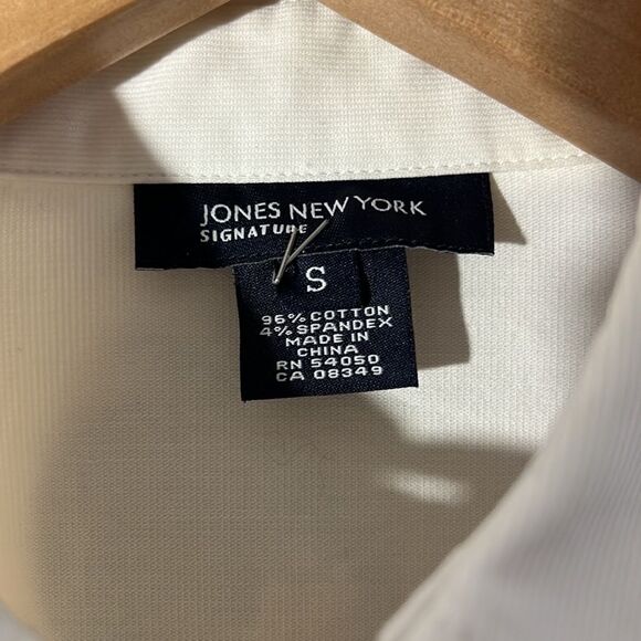 Jones New York Cotton White Dress Shirt Button up with Rhinestone Buttons Small - Picture 3 of 5